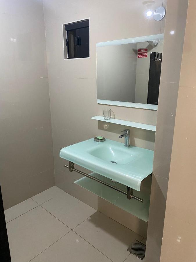 Espana Suites Hotel 埃斯特城 外观 照片